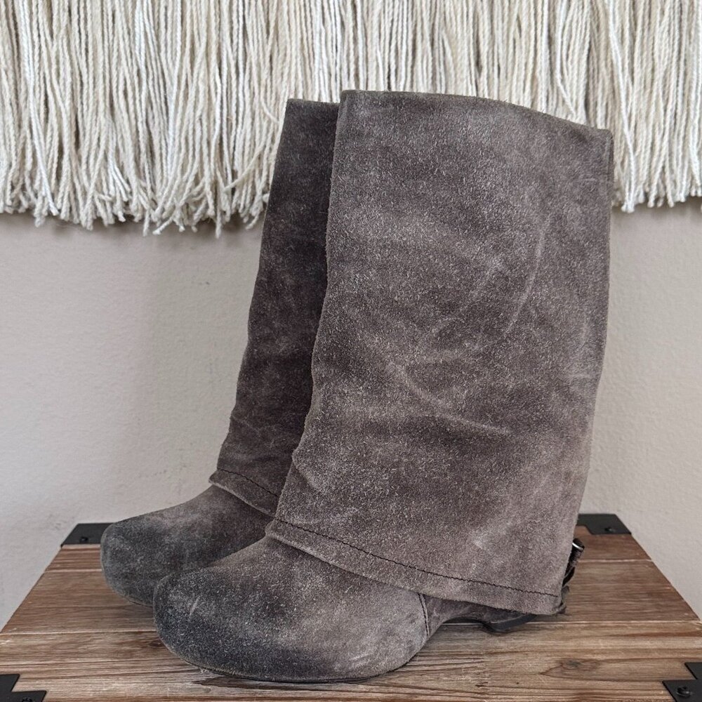 Vera Wang Lavender Joey Foldover Gray Suede Hidden Platform Wedge Boots Size 8